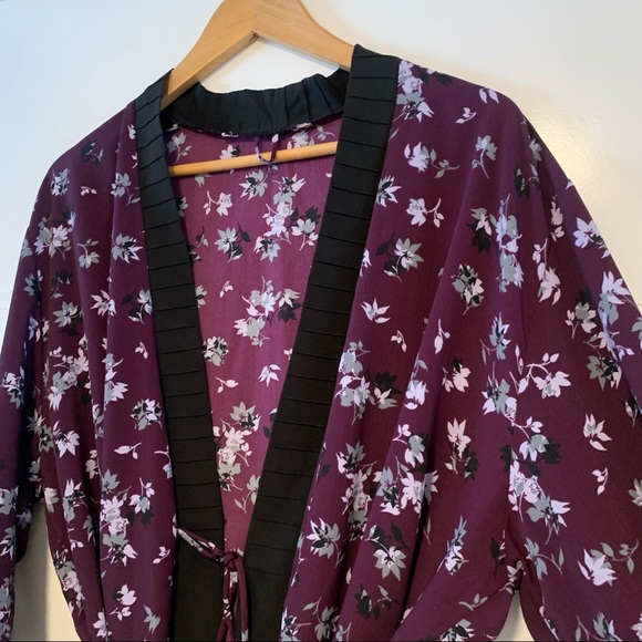 Floral Kimono-Style Robe - Picture 3 of 14
